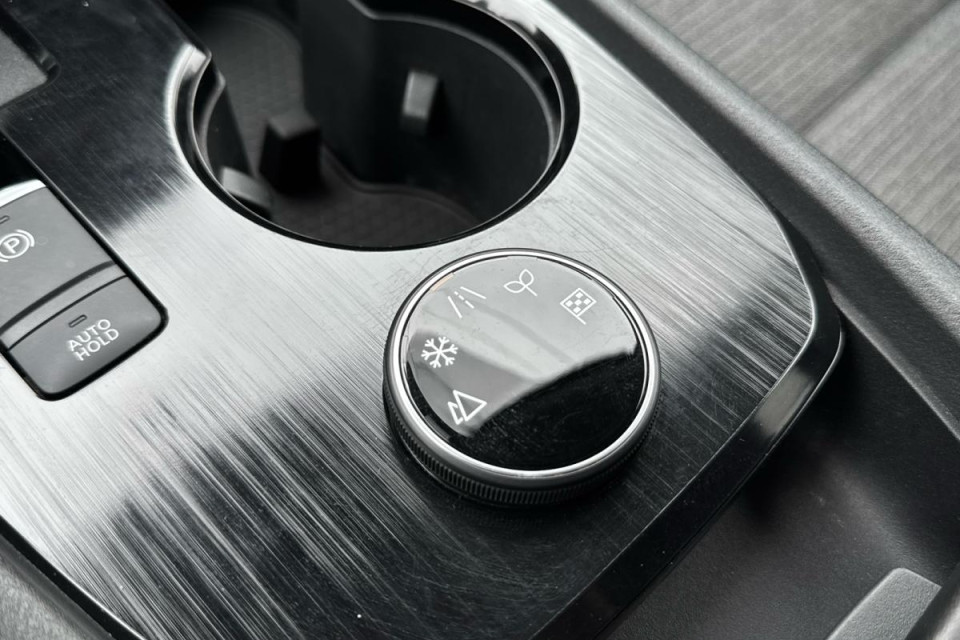 2021 Nissan Rogue - Image 16