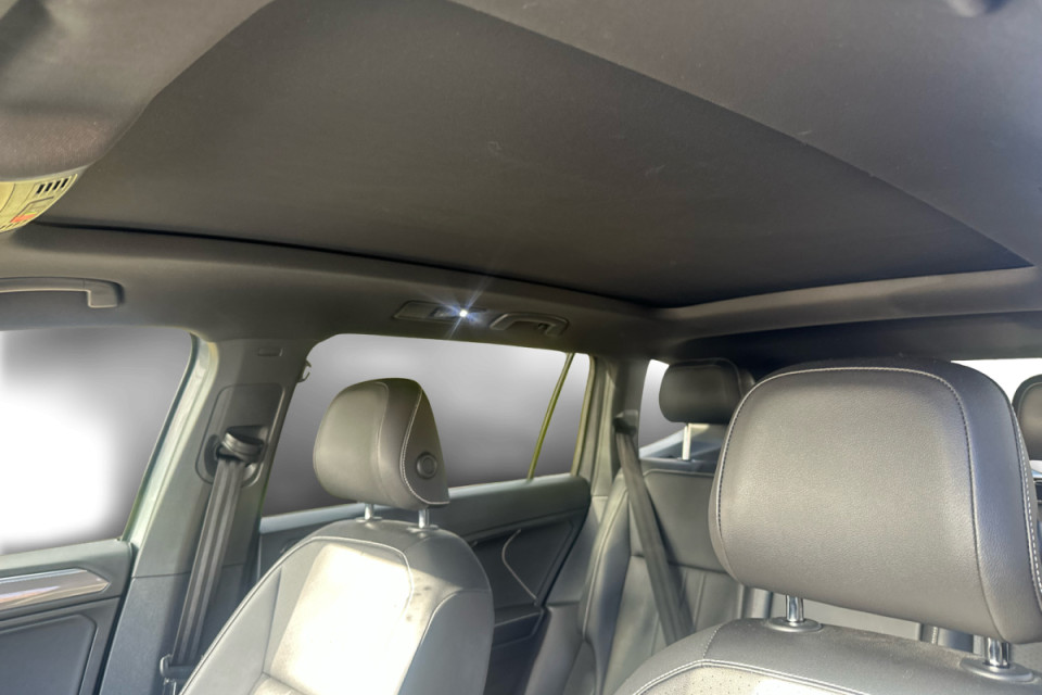 2023 Volkswagen Tiguan - Image 10