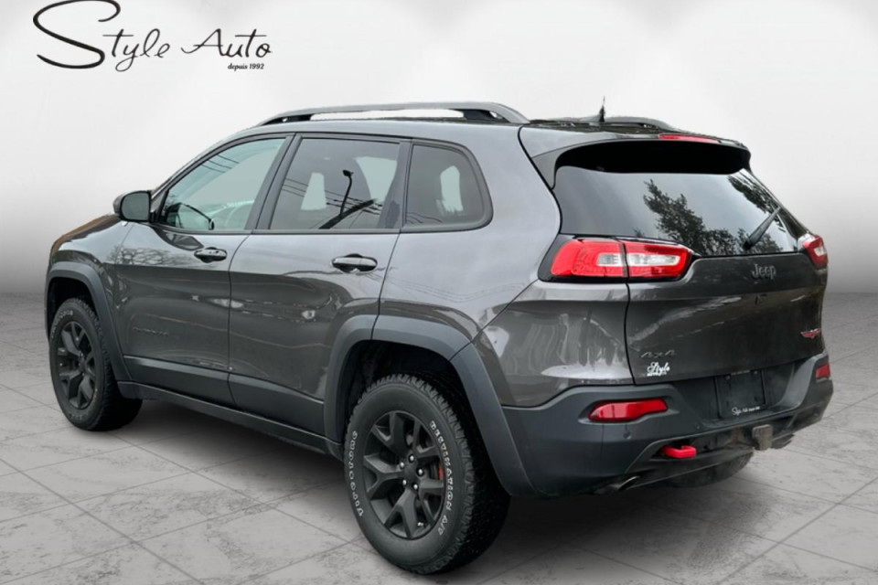 2018 Jeep Cherokee - Image 4
