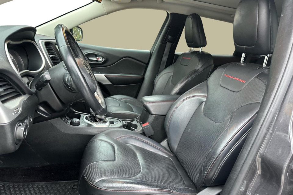 2018 Jeep Cherokee - Image 10