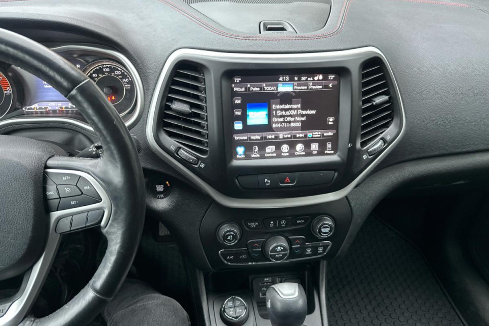 2018 Jeep Cherokee - Image 15