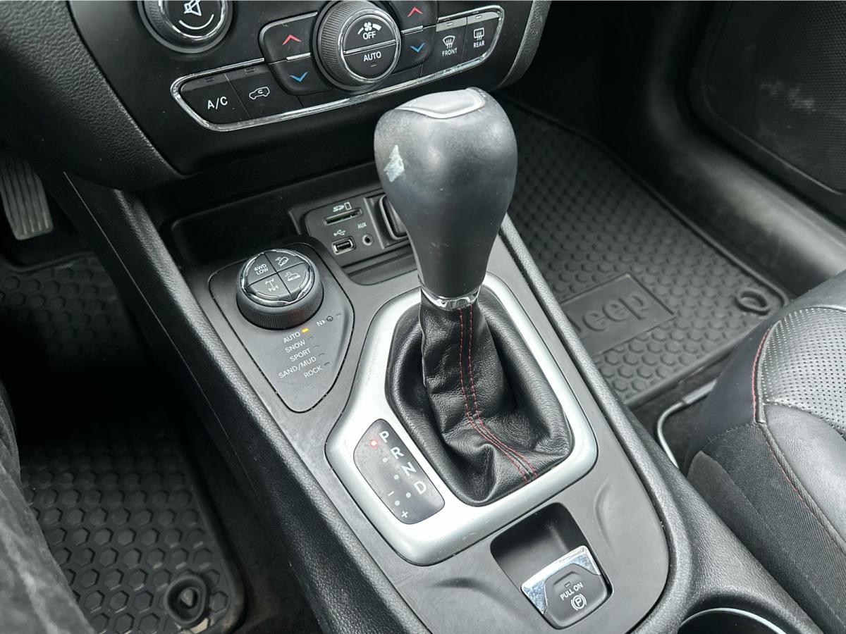 2018 Jeep Cherokee - Image 17