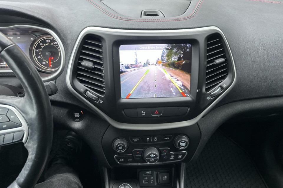 2018 Jeep Cherokee - Image 16