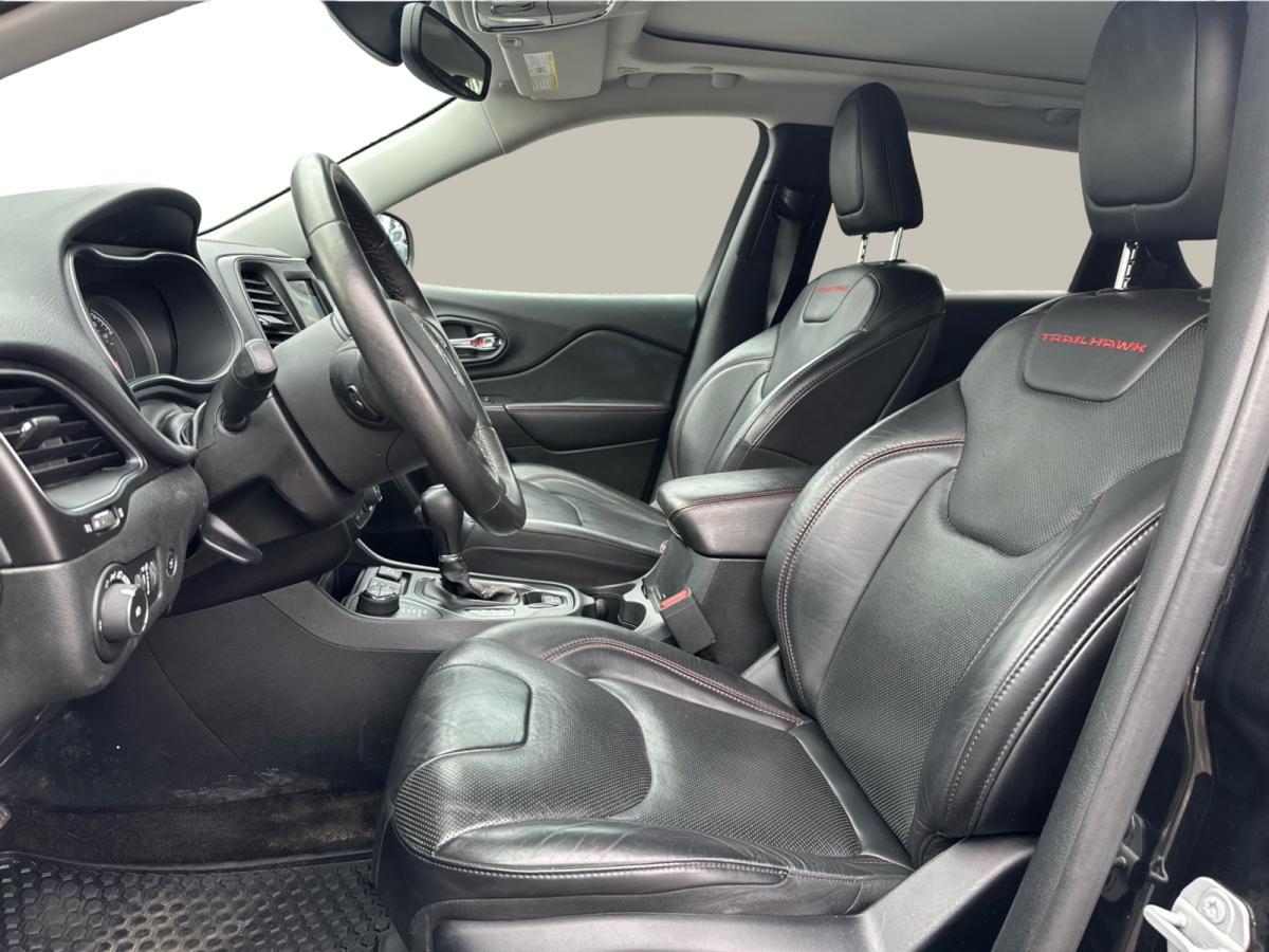 2019 Jeep Cherokee - Image 11