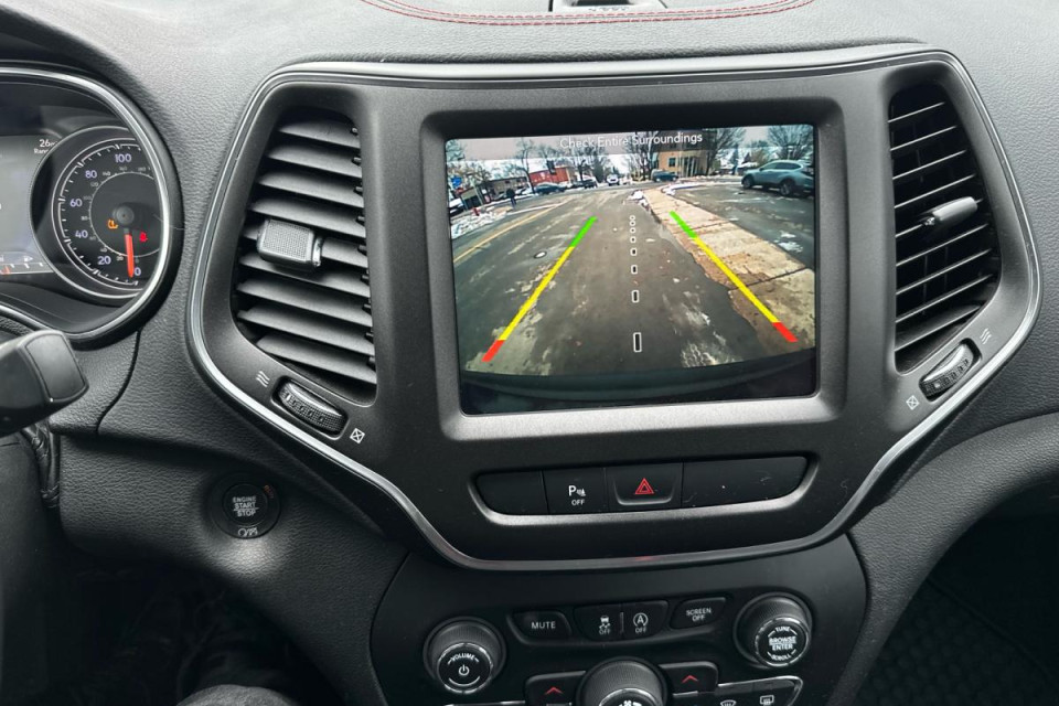 2019 Jeep Cherokee - Image 17