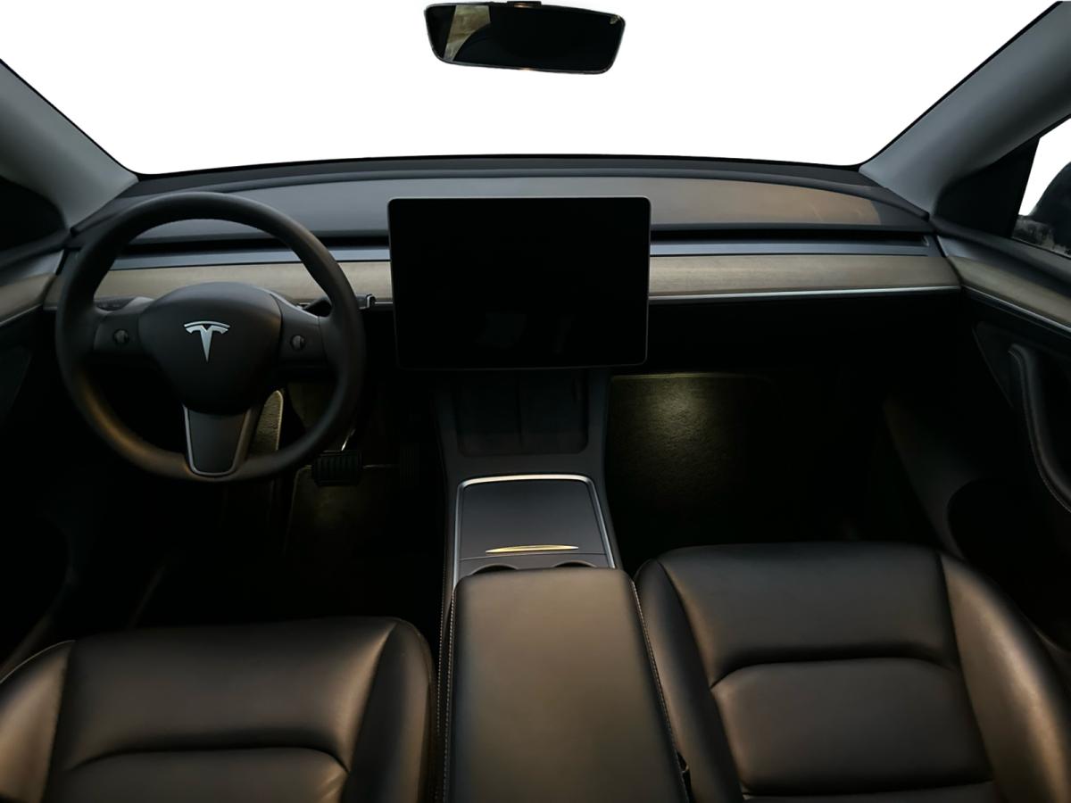 2023 Tesla Model Y - Image 10