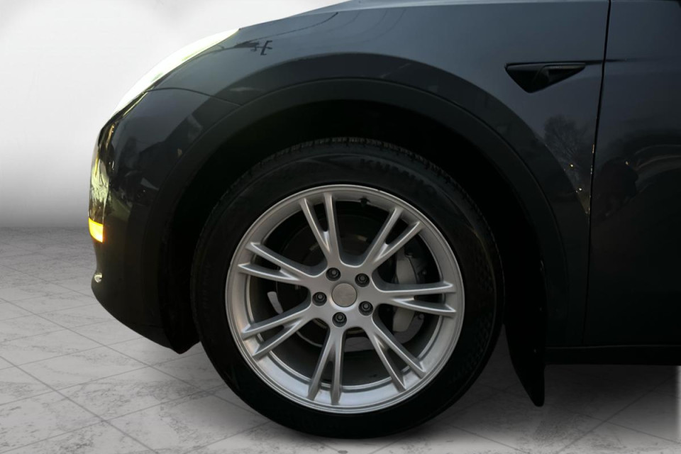 2023 Tesla Model Y - Image 9