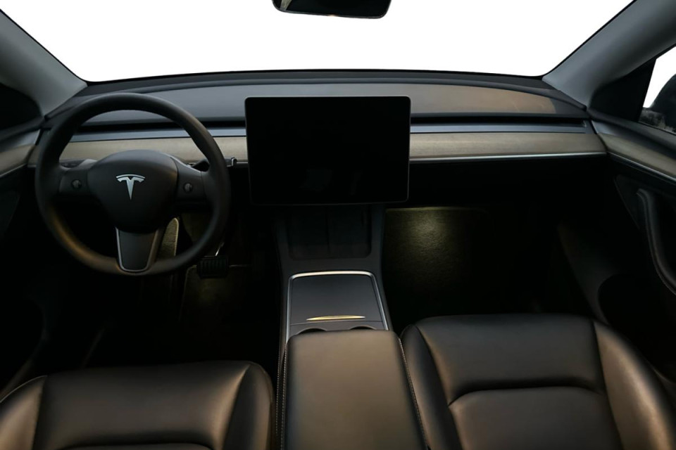 2023 Tesla Model Y - Image 10