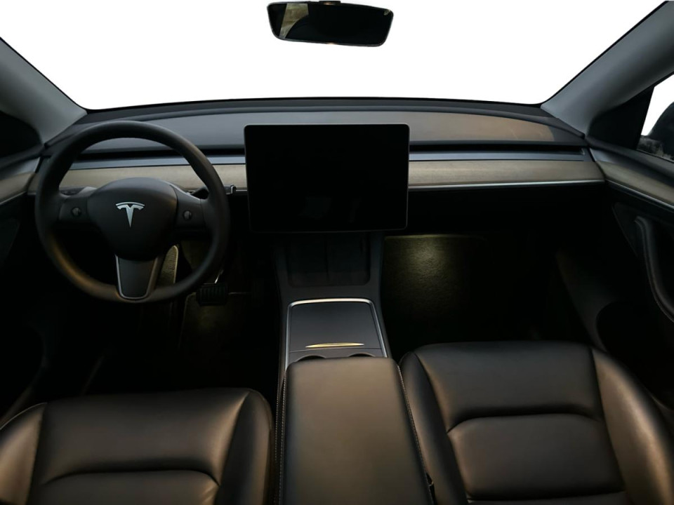 2023 Tesla Model Y - Image 10