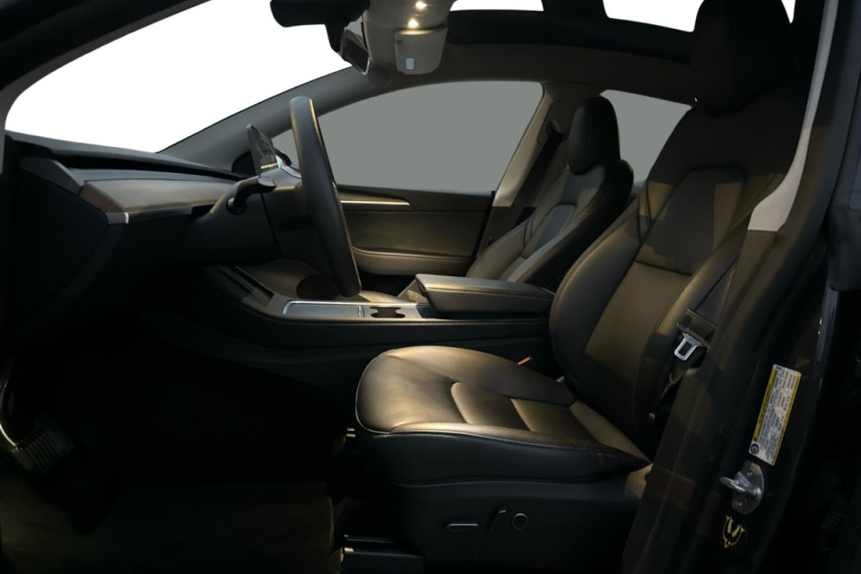 2023 Tesla Model Y - Image 11