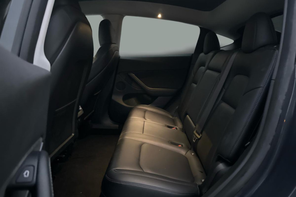 2023 Tesla Model Y - Image 12