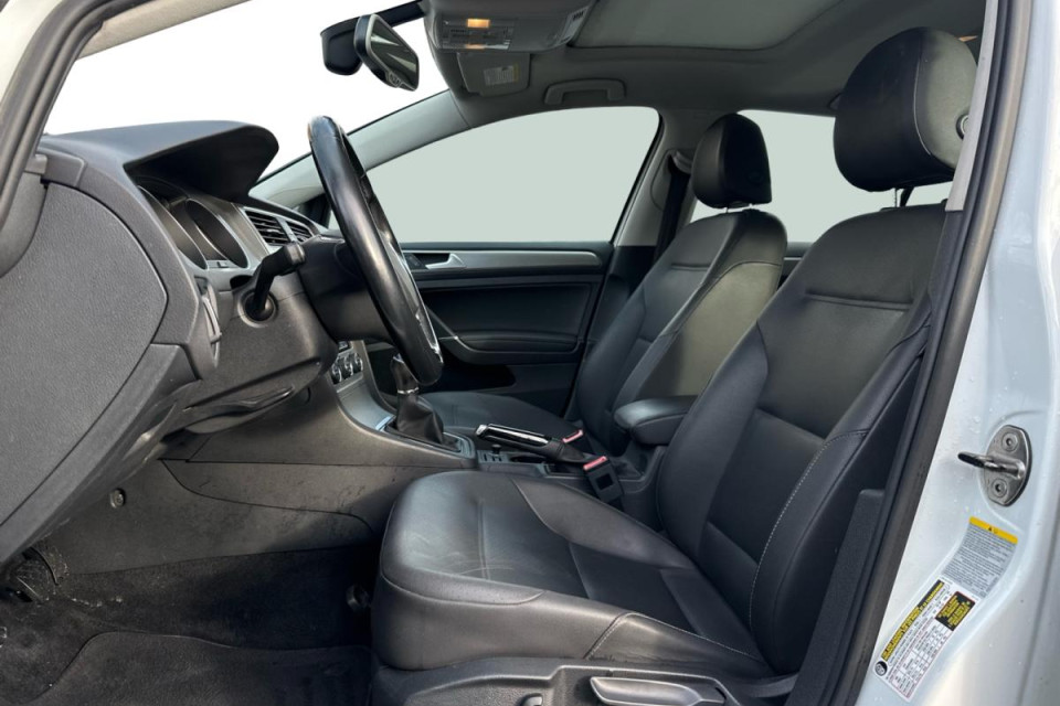 2015 Volkswagen Golf - Image 10