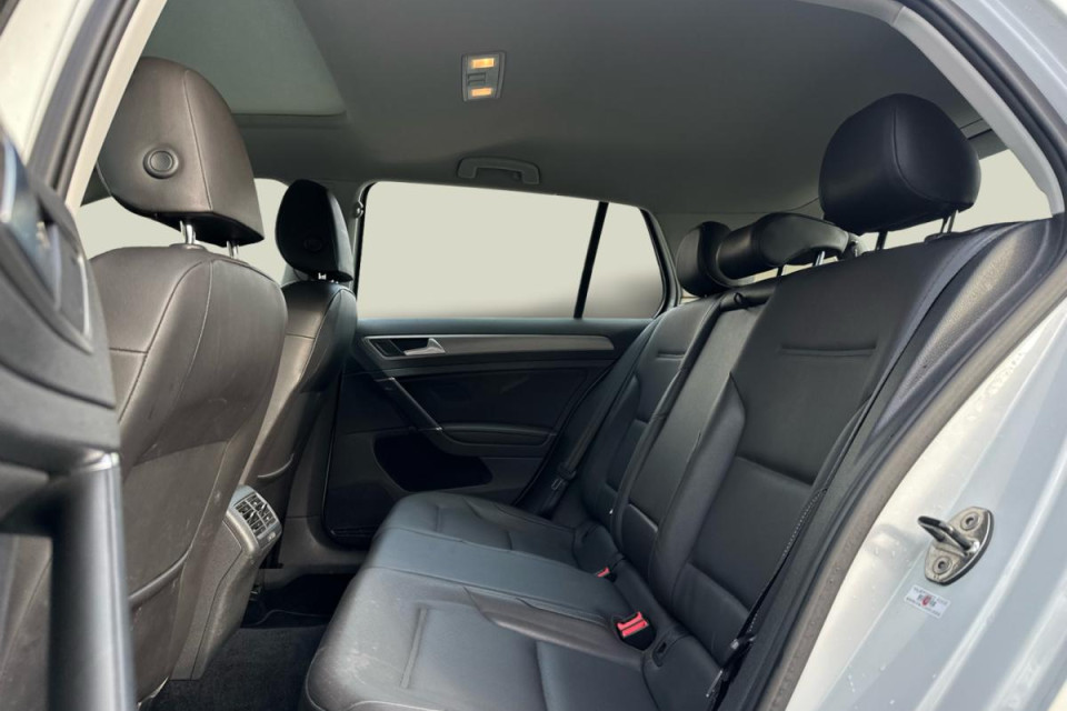 2015 Volkswagen Golf - Image 11