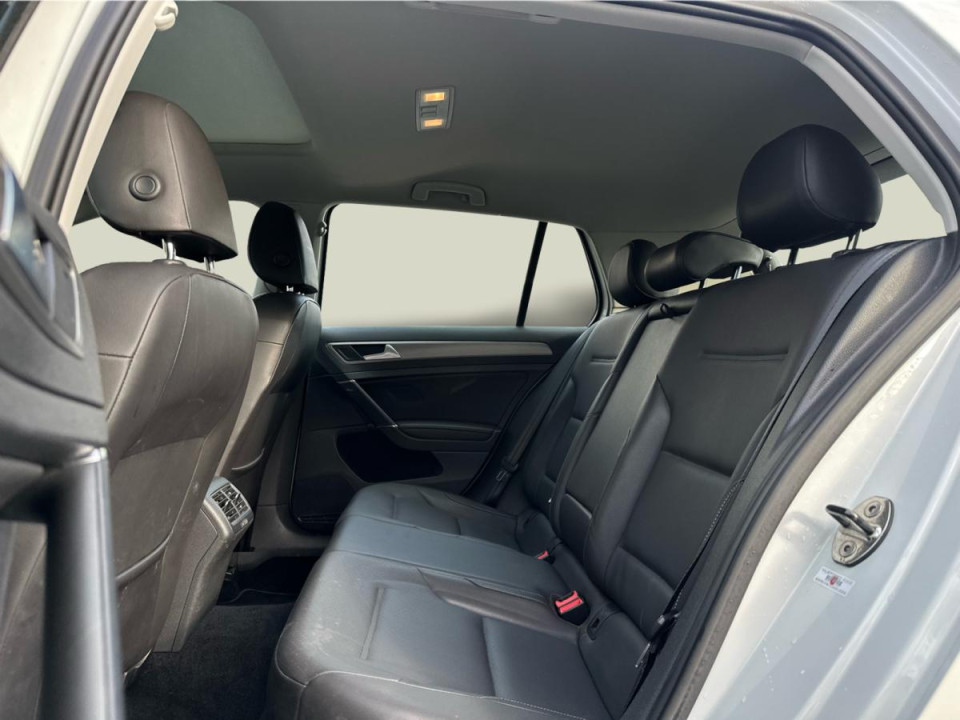 2015 Volkswagen Golf - Image 11