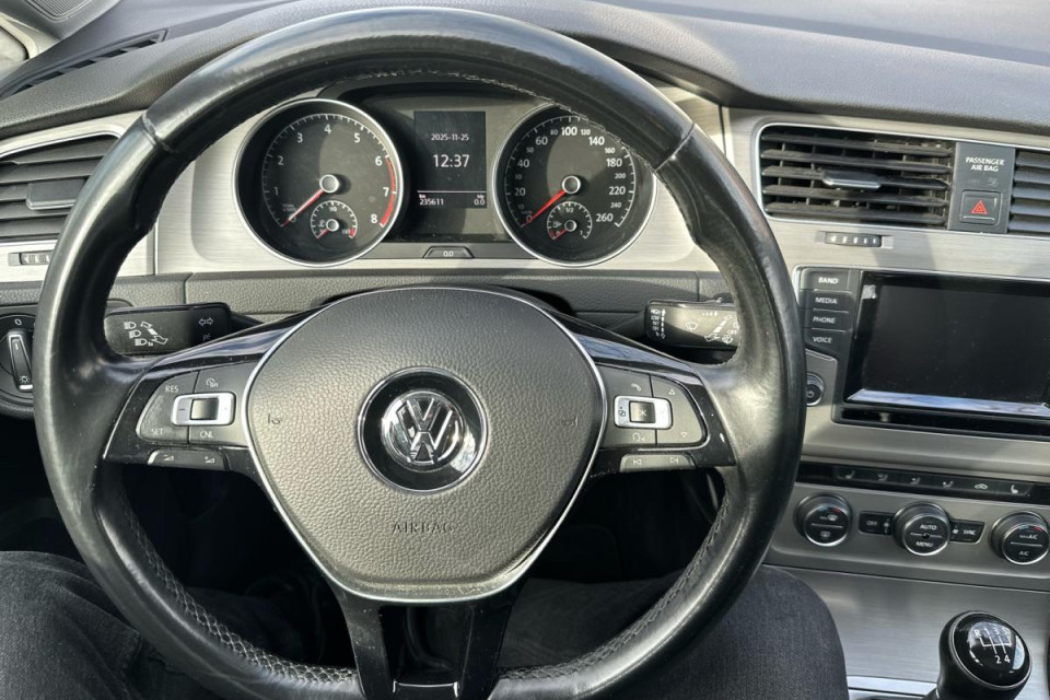 2015 Volkswagen Golf - Image 12