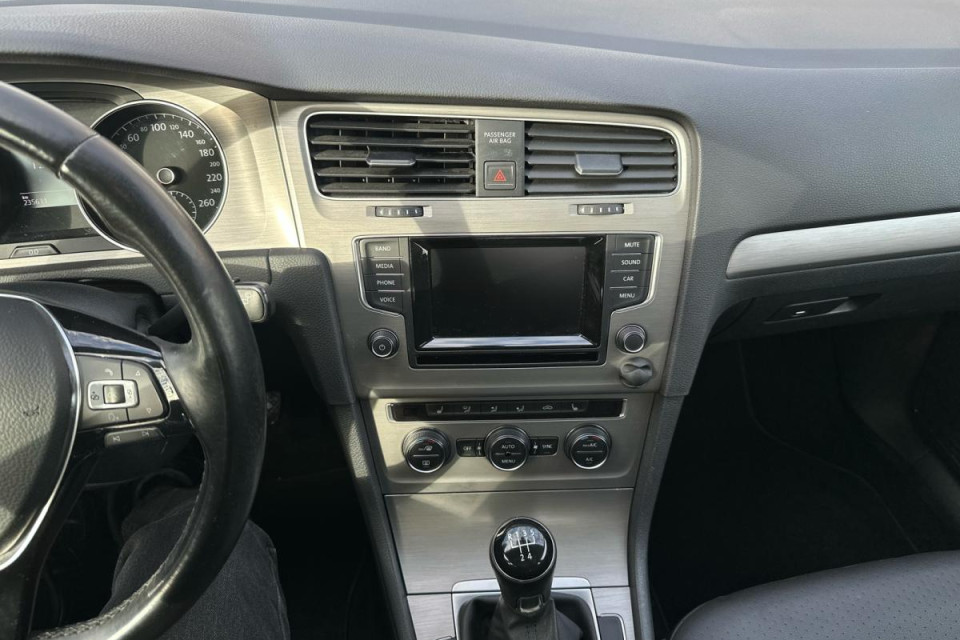 2015 Volkswagen Golf - Image 14