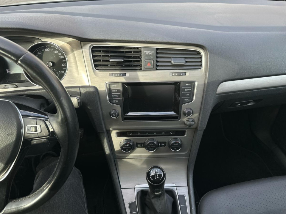 2015 Volkswagen Golf - Image 14
