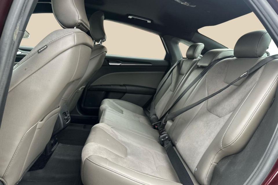 2017 Ford Fusion - Image 12