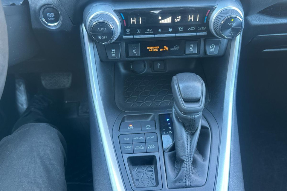 2021 Toyota RAV4 - Image 15