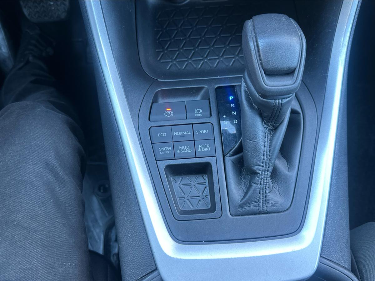 2021 Toyota RAV4 - Image 16