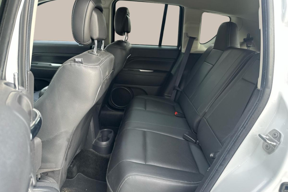 2016 Jeep Compass - Image 11