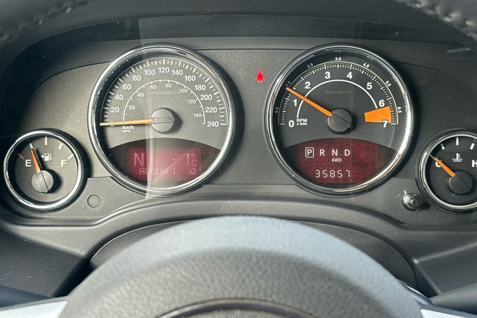 2016 Jeep Compass - Image 12