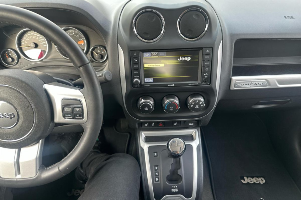 2016 Jeep Compass - Image 13