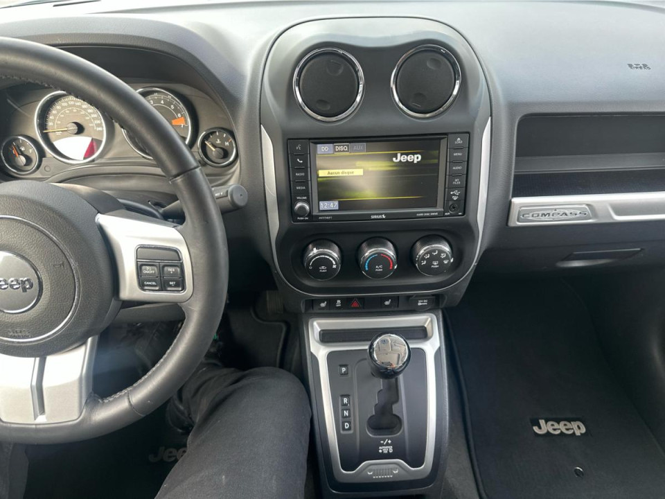 2016 Jeep Compass - Image 13