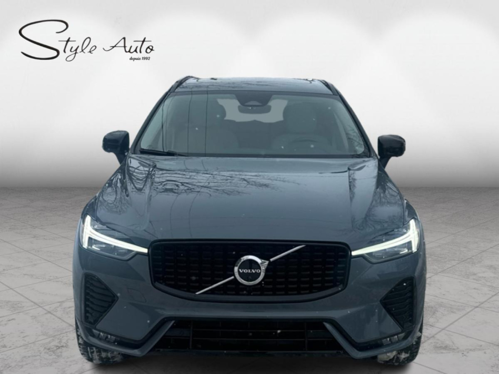 2023 Volvo XC60 - Image 2