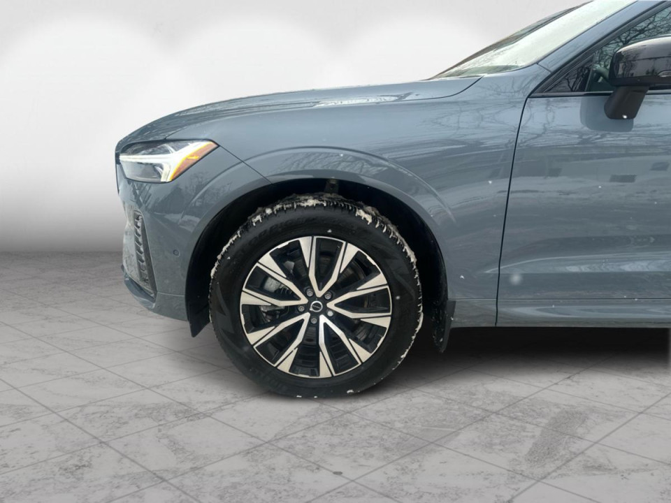2023 Volvo XC60 - Image 9