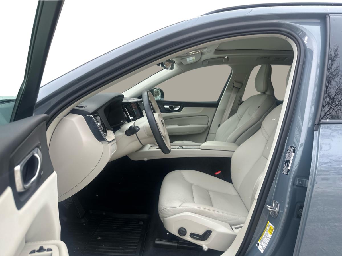 2023 Volvo XC60 - Image 11