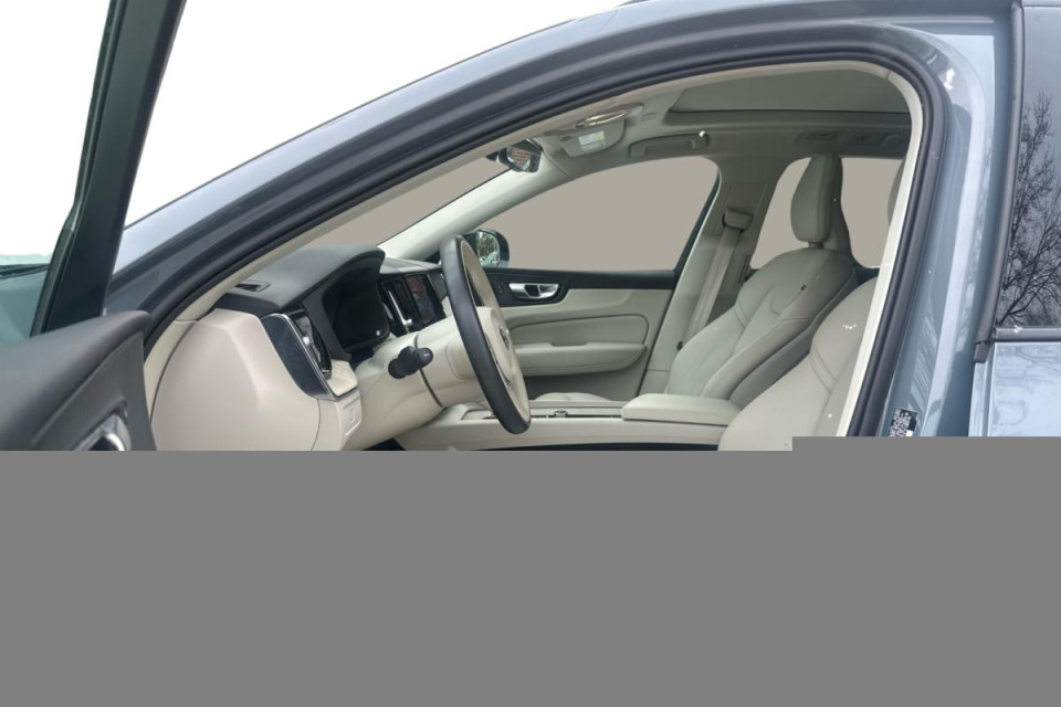 2023 Volvo XC60 - Image 11