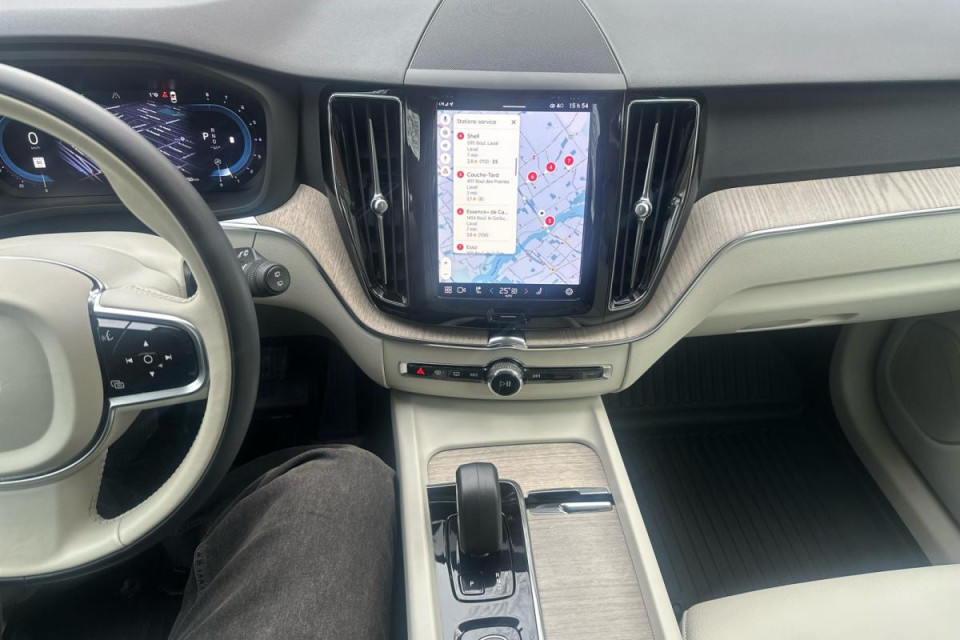 2023 Volvo XC60 - Image 13