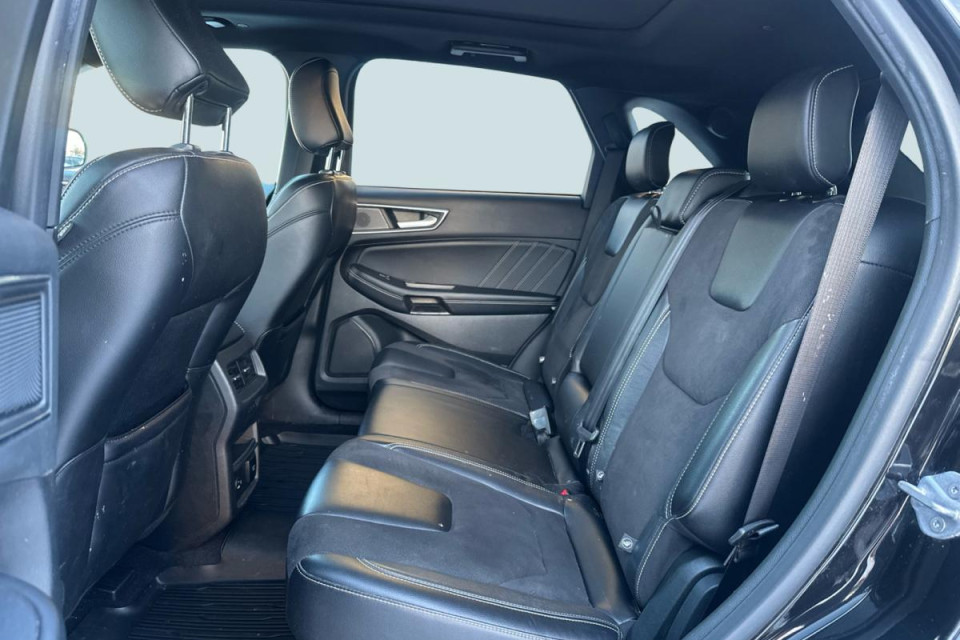 2022 Ford Edge - Image 12