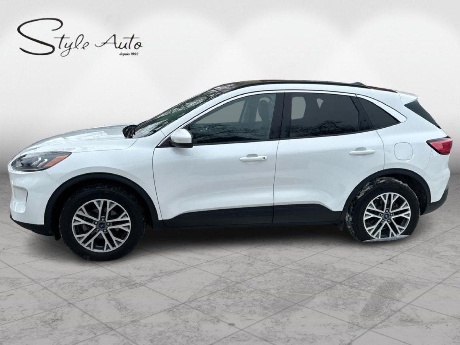 2022 Ford Escape - Image 3