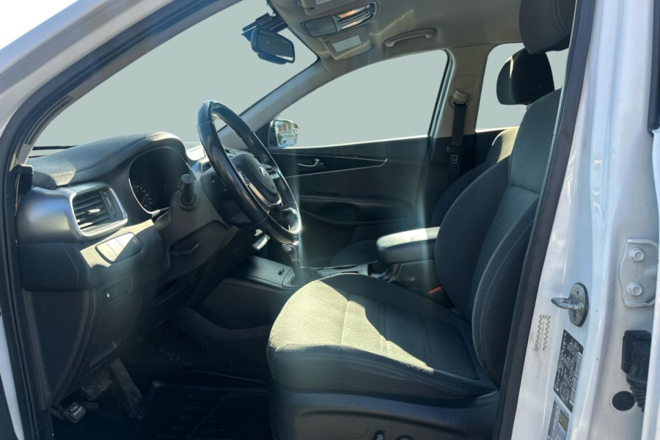 2019 Kia Sorento - Image 14
