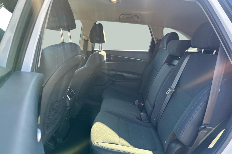 2019 Kia Sorento - Image 15