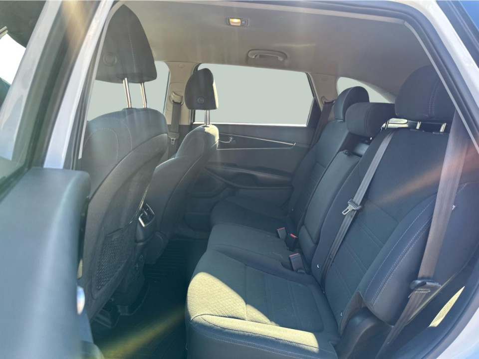 2019 Kia Sorento - Image 15
