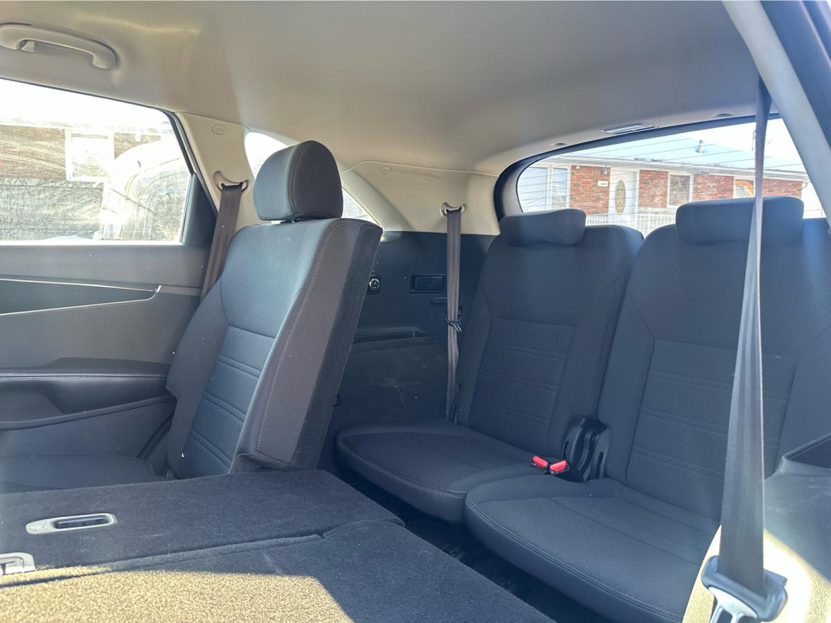 2019 Kia Sorento - Image 16