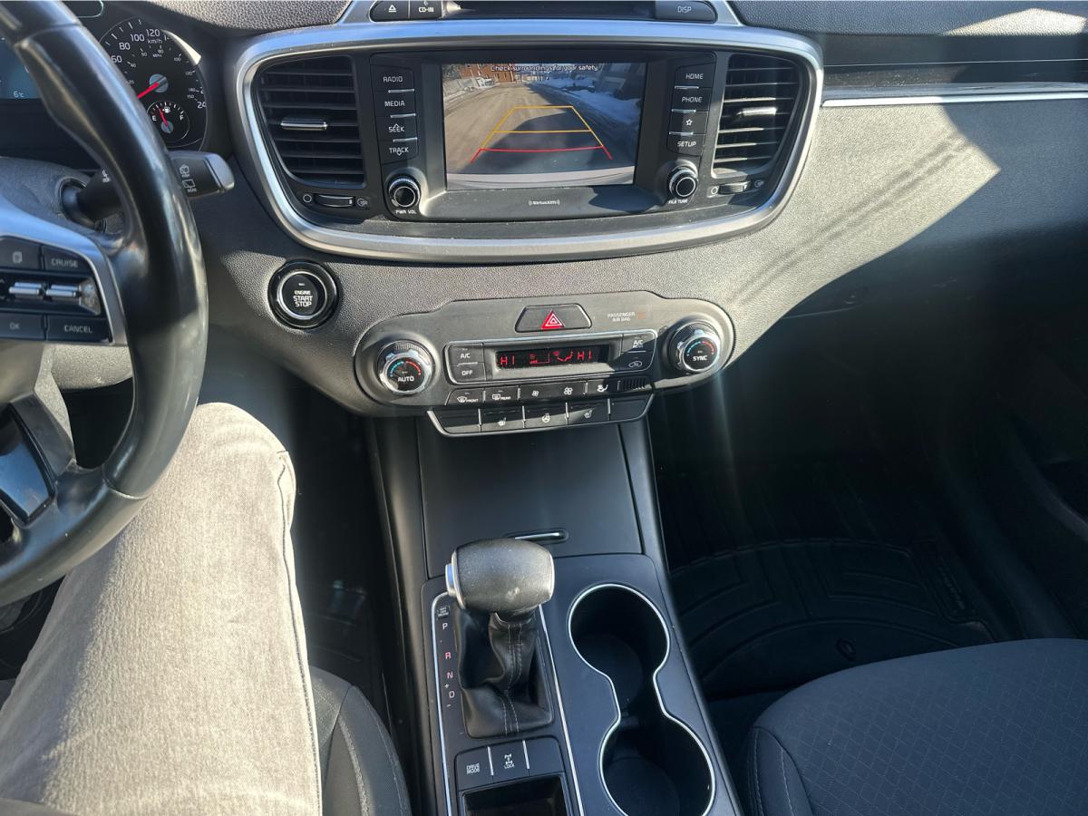 2019 Kia Sorento - Image 17