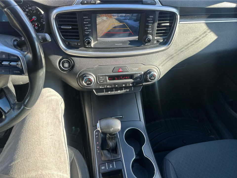2019 Kia Sorento - Image 17
