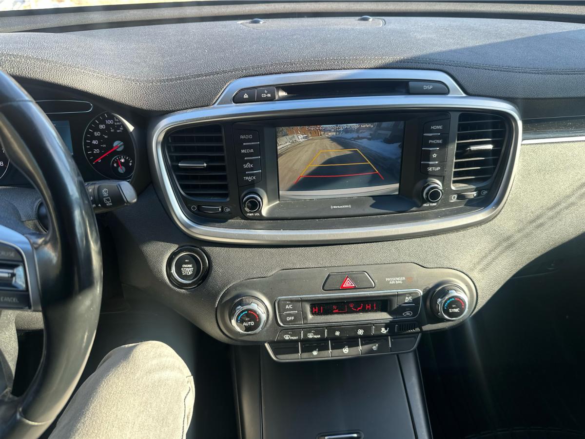 2019 Kia Sorento - Image 18