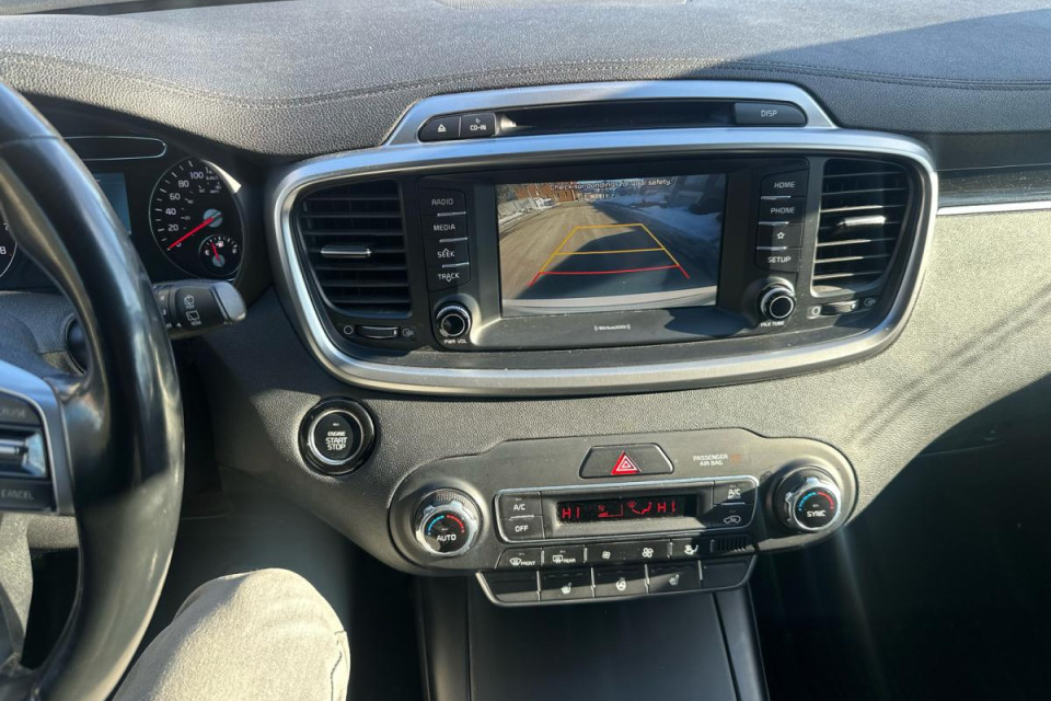 2019 Kia Sorento - Image 18