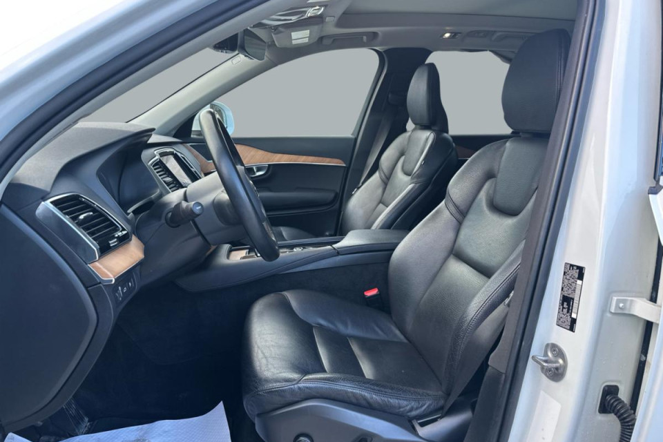 2022 Volvo XC90 - Image 12