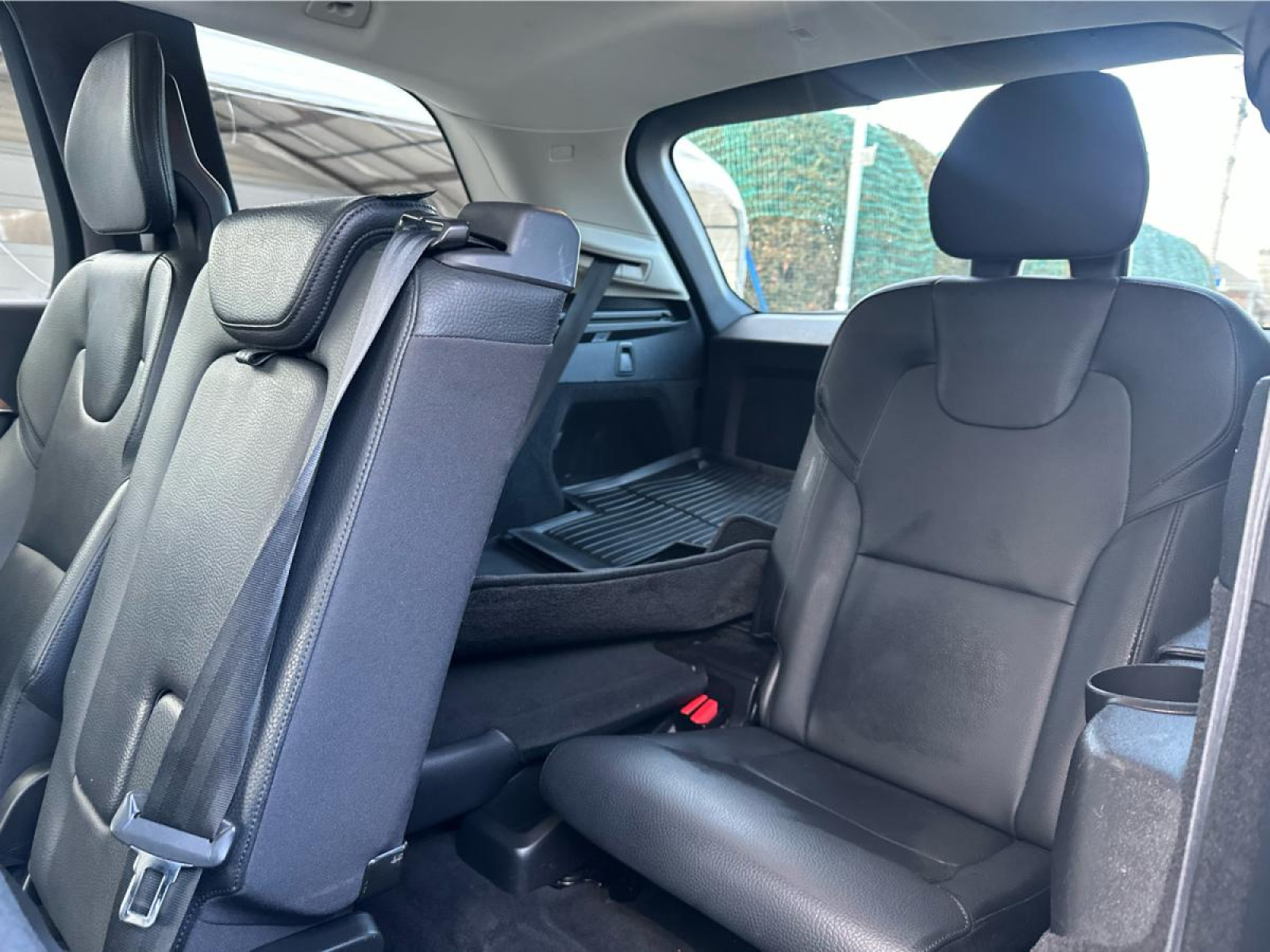 2022 Volvo XC90 - Image 13