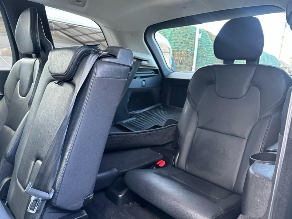 2022 Volvo XC90 - Image 13