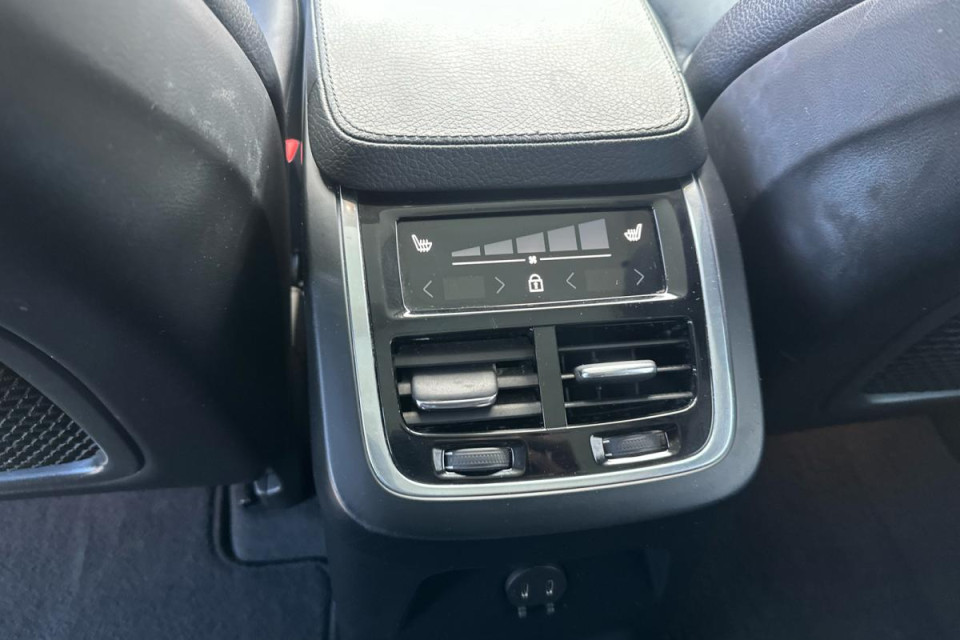 2022 Volvo XC90 - Image 18