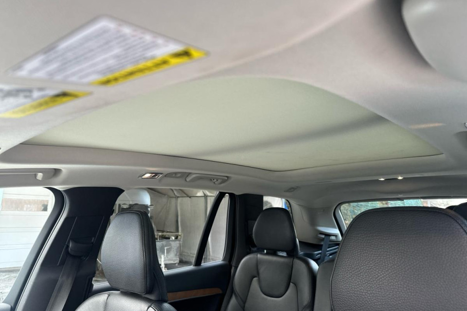 2022 Volvo XC90 - Image 19