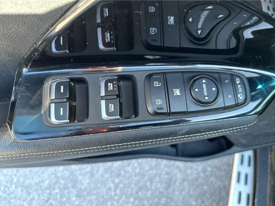 2019 Kia Niro - Image 12