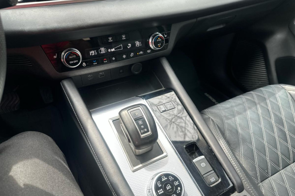 2024 Mitsubishi Outlander - Image 17